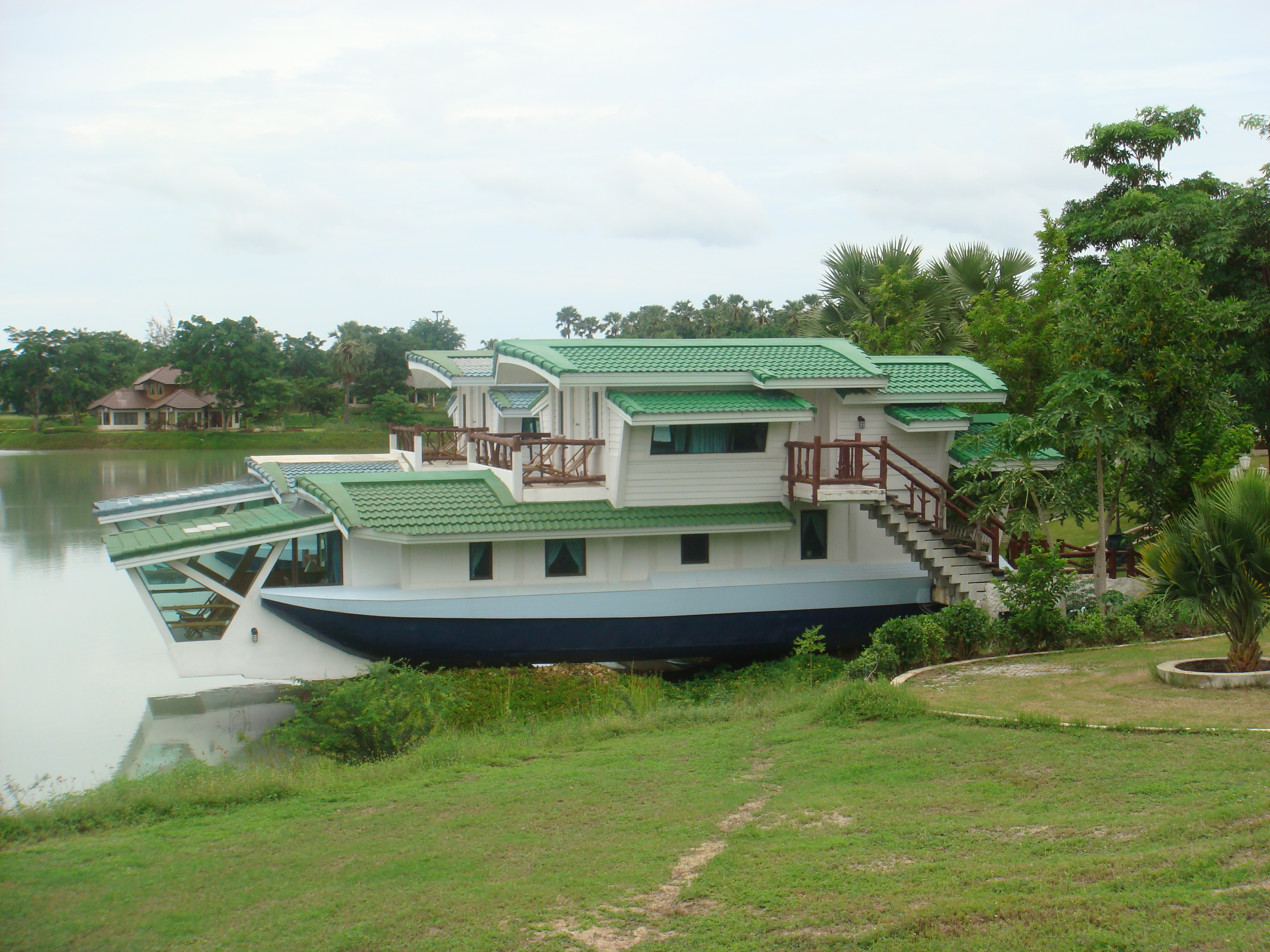 Blue Sapphire Golf & Resort (